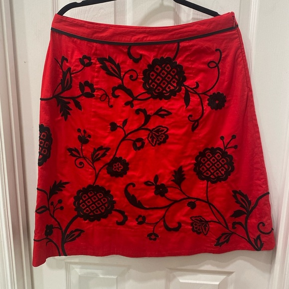 Embroidered Red skirt - Picture 1 of 4